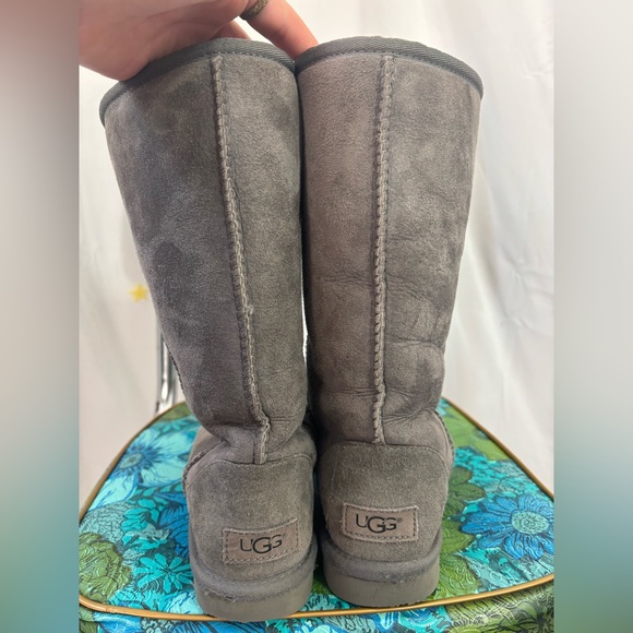 UGG Classic Gray Suede Boots Women’s Size 6 - Picture 10 of 13